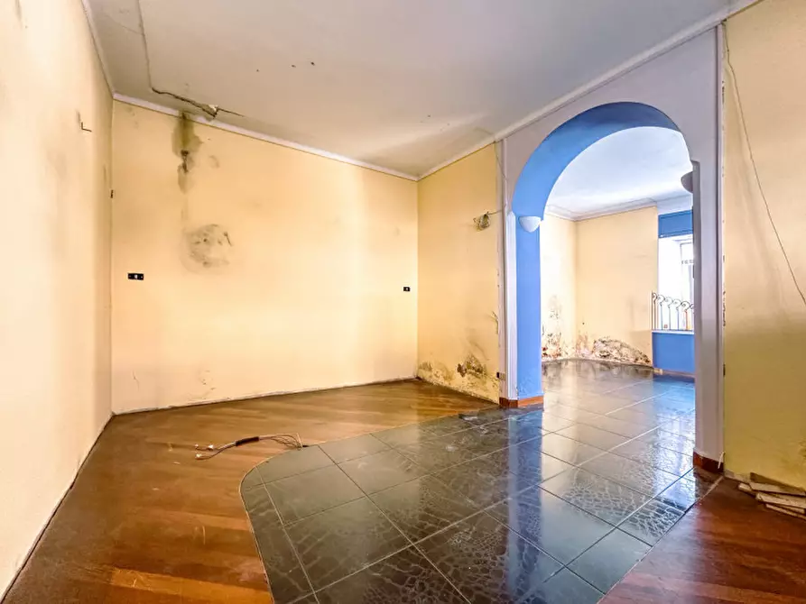 Immagine 1 di Negozio in vendita  in Piazza Mazzini 5 a Borgosesia