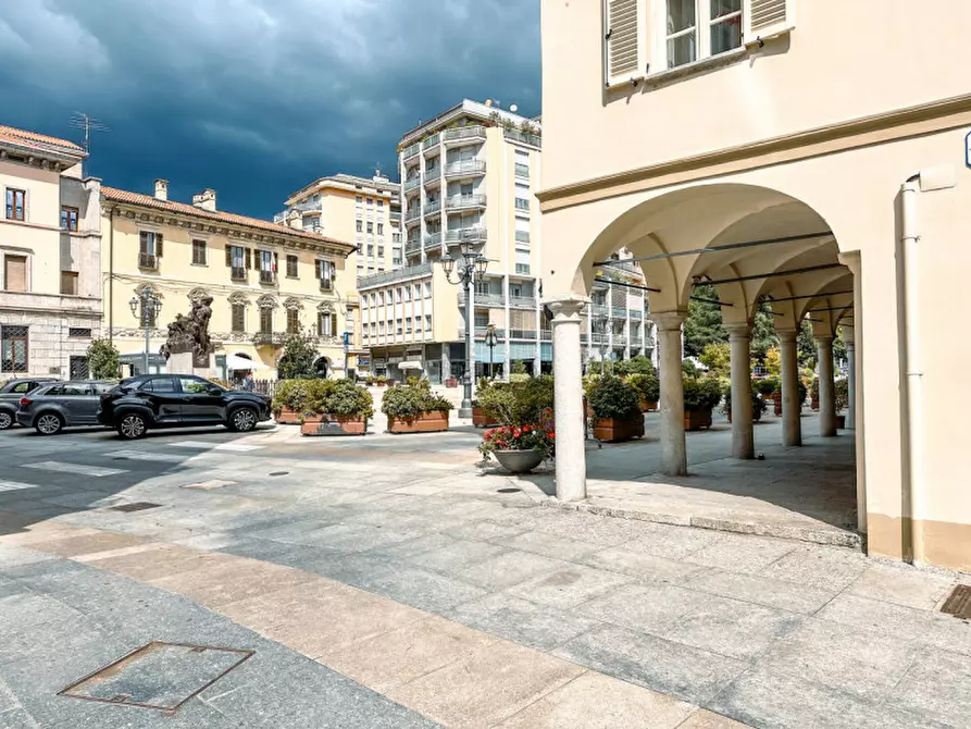 Immagine 10 di Negozio in vendita  in Piazza Mazzini 5 a Borgosesia