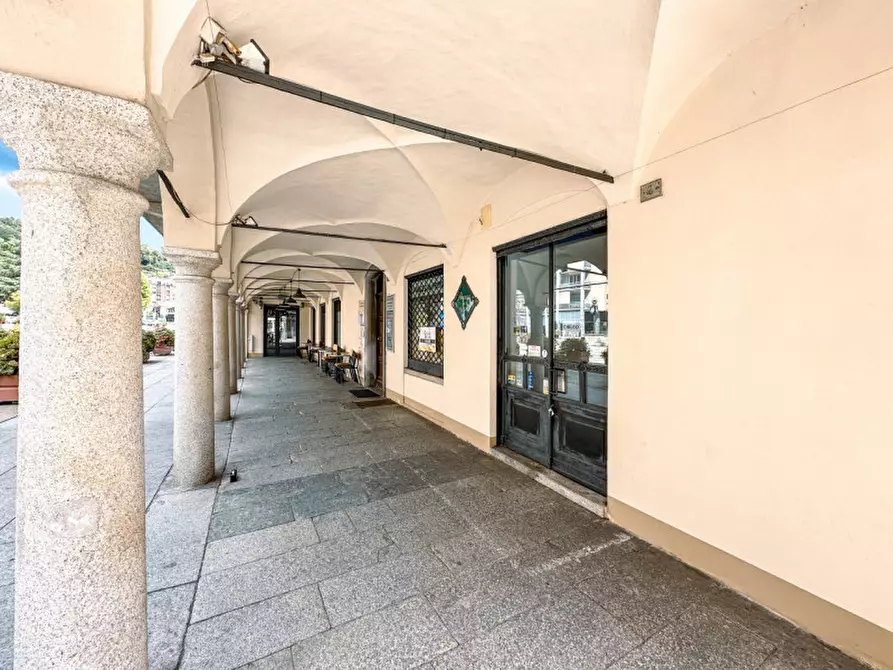 Immagine 13 di Negozio in vendita  in Piazza Mazzini 5 a Borgosesia