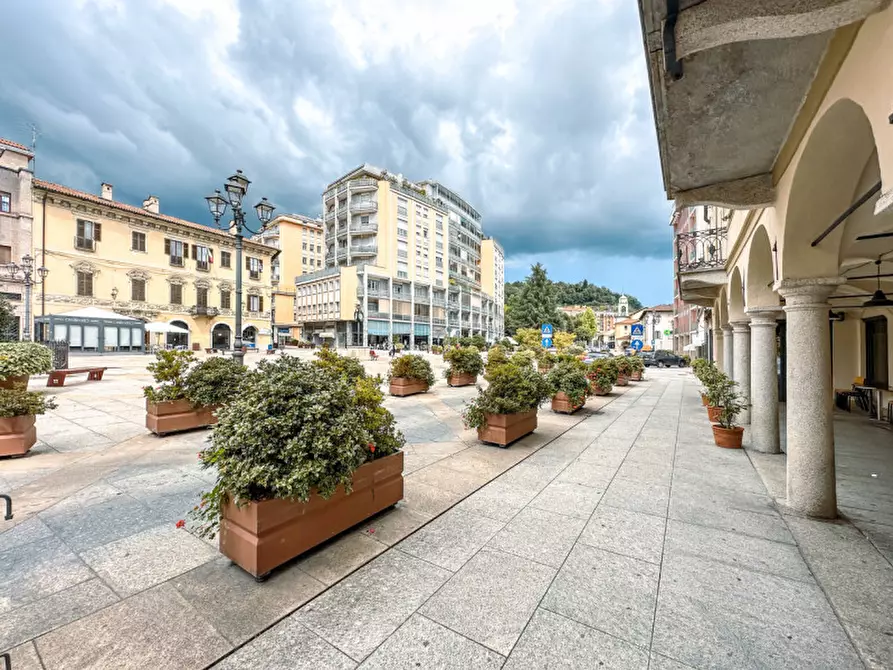 Immagine 14 di Negozio in vendita  in Piazza Mazzini 5 a Borgosesia