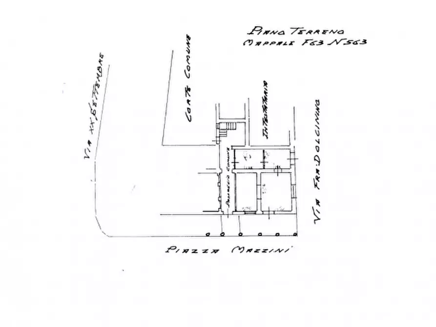 Immagine 15 di Negozio in vendita  in Piazza Mazzini 5 a Borgosesia