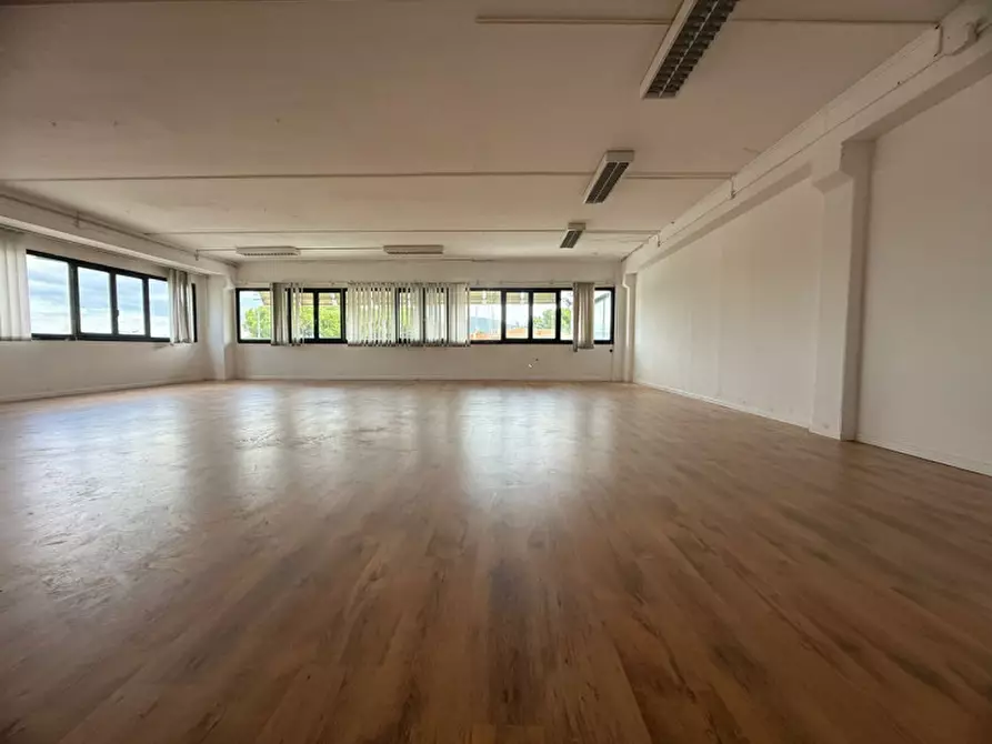 Immagine 2 di Ufficio in affitto  in Via Bacchelli a Livorno