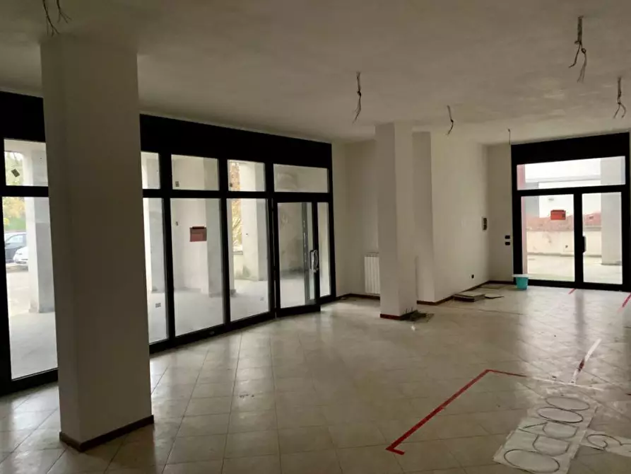 Immagine 3 di Negozio in vendita  in VIA ANTONIO GRAMSCI a Signa