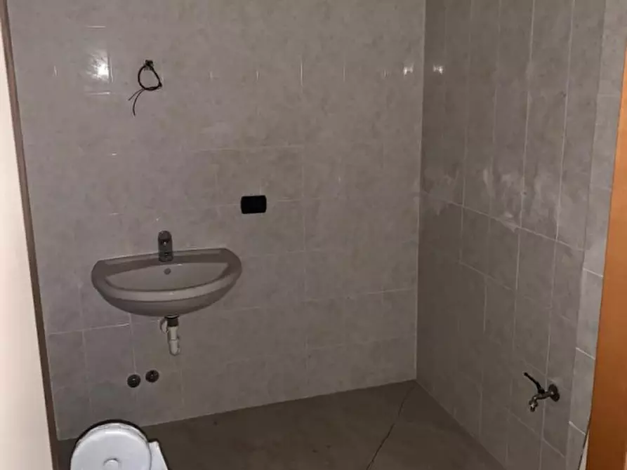 Immagine 7 di Negozio in vendita  in VIA ANTONIO GRAMSCI a Signa