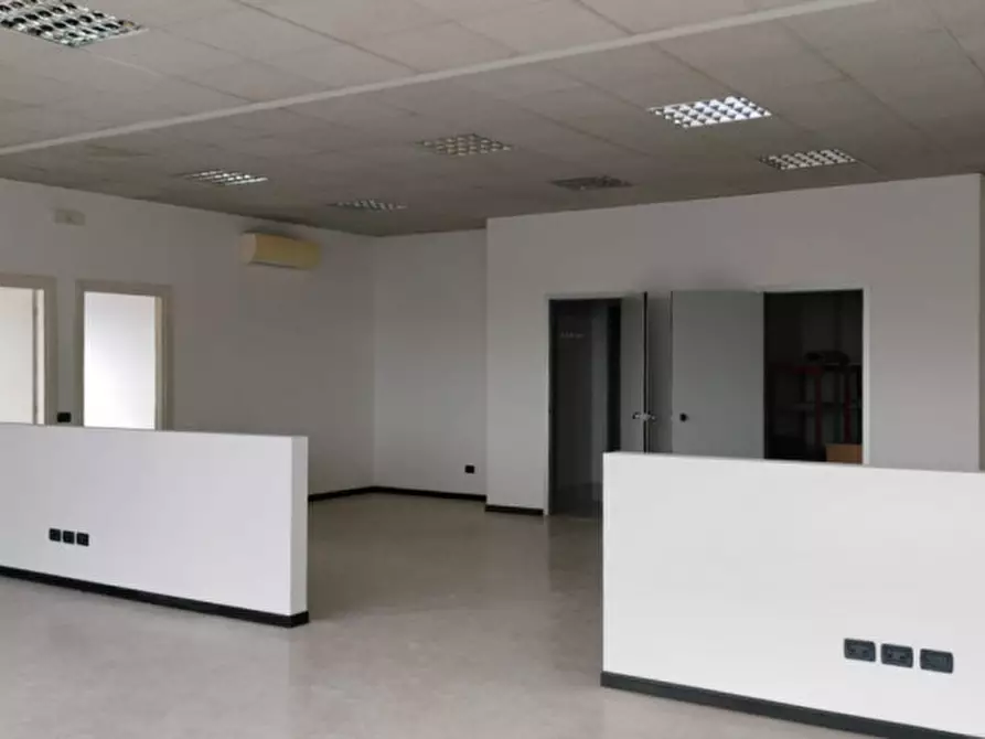 Immagine 4 di Laboratorio in vendita  in Via Dell'Edilizia, 106 a Vicenza