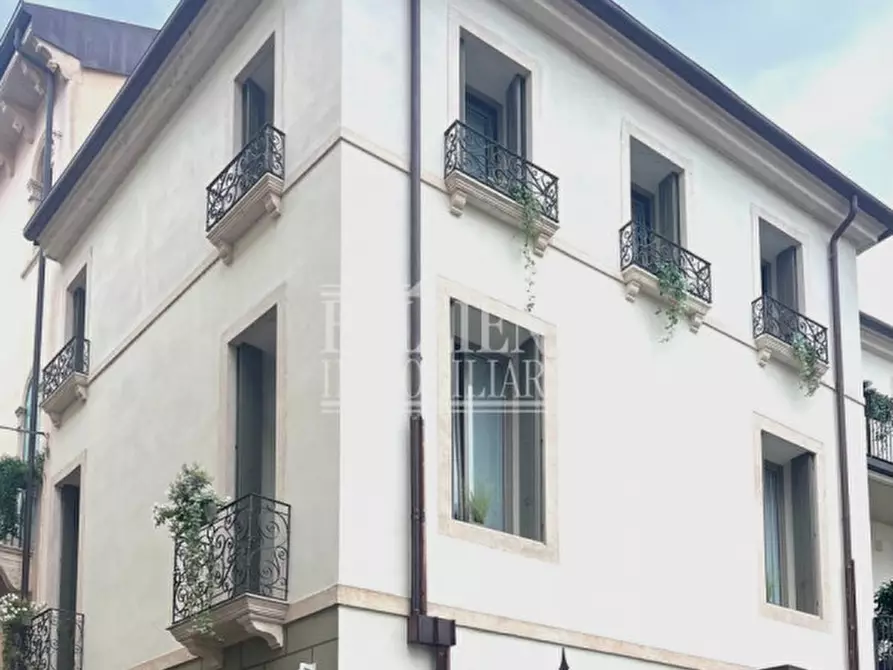 Immagine 3 di Palazzo in vendita  in Contra' Porti a Vicenza