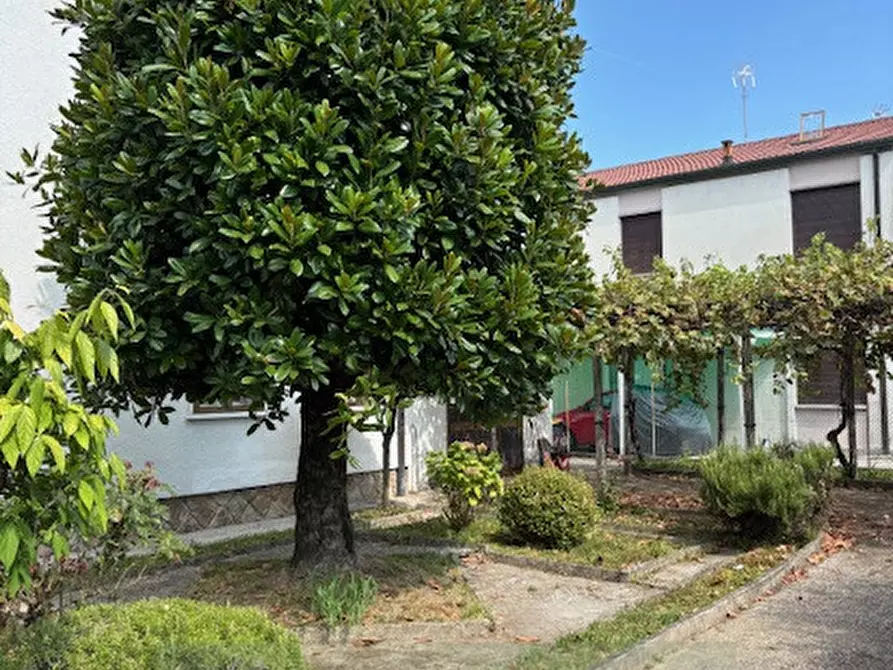 Immagine 16 di Camera in affitto  a Padova