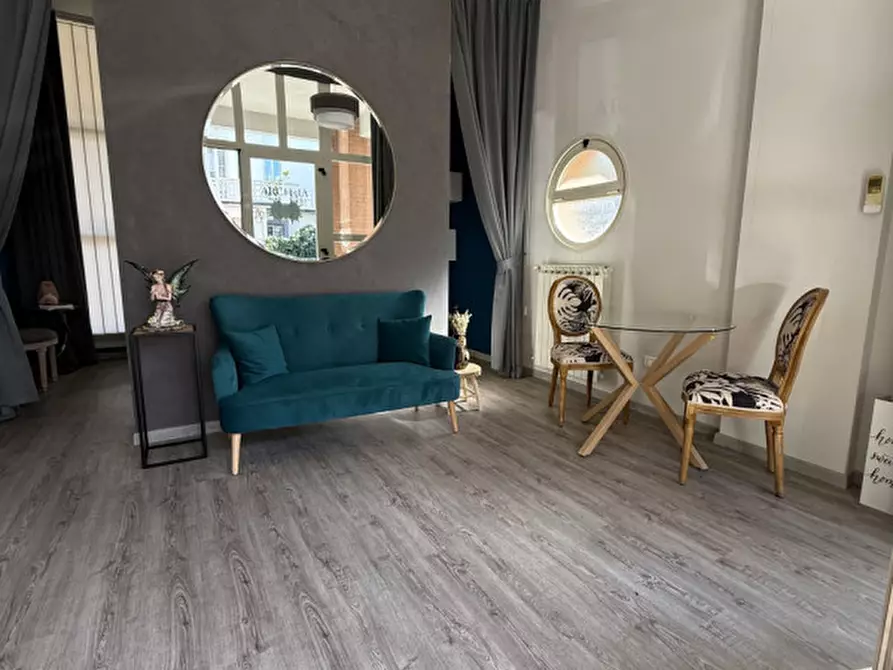 Immagine 1 di Negozio in vendita  a Prato