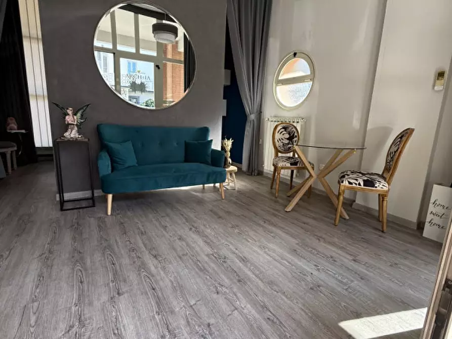 Immagine 4 di Negozio in vendita  a Prato