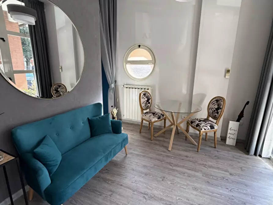 Immagine 7 di Negozio in vendita  a Prato