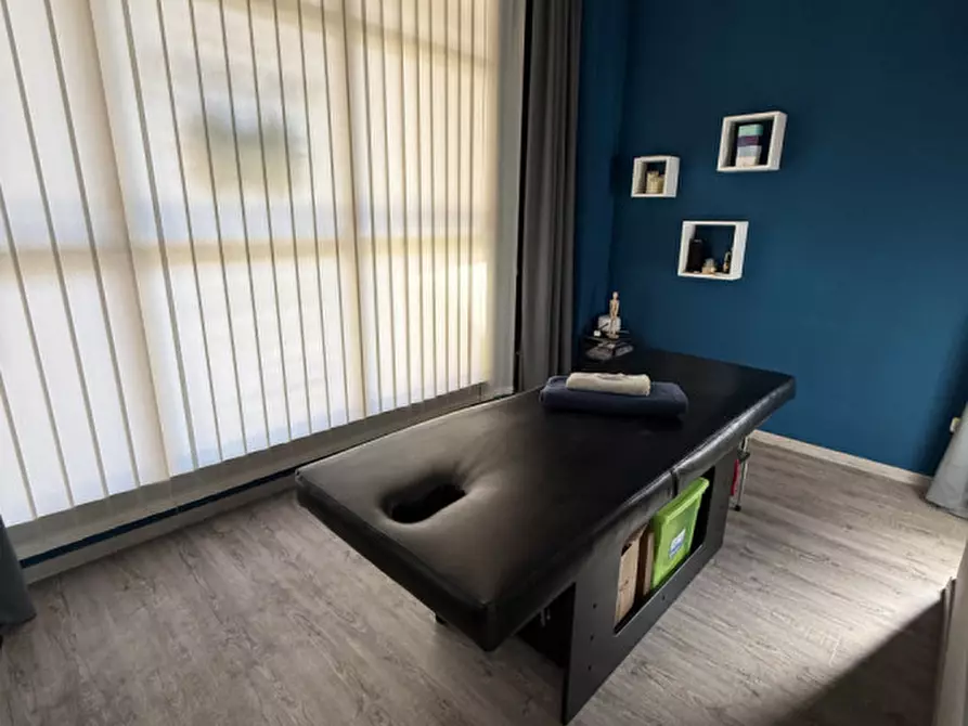 Immagine 9 di Negozio in vendita  a Prato