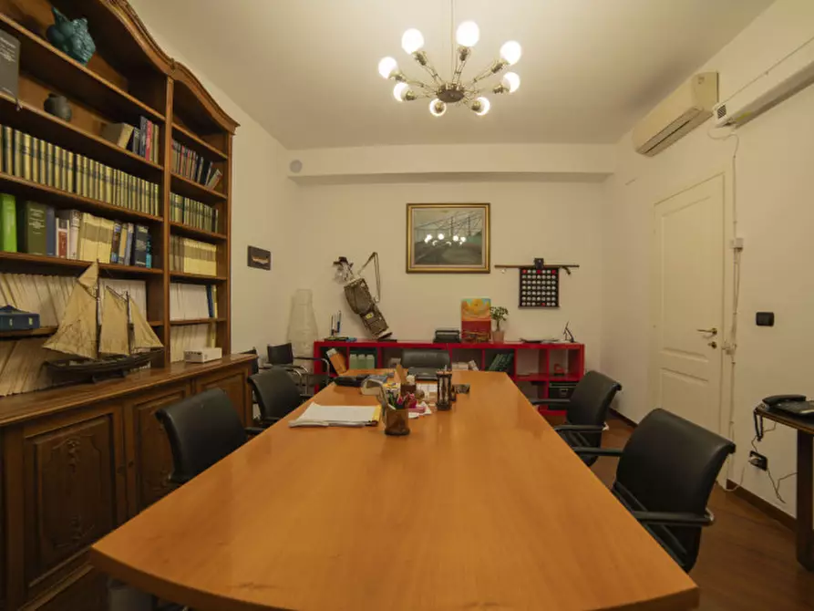 Immagine 14 di Ufficio in vendita  in Martin Piaggio 17 a Genova