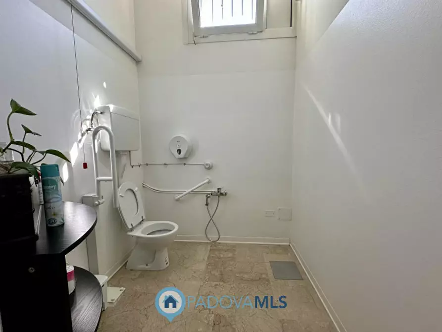 Immagine 5 di Negozio in vendita  in via pontevigodarzere, 111 a Padova