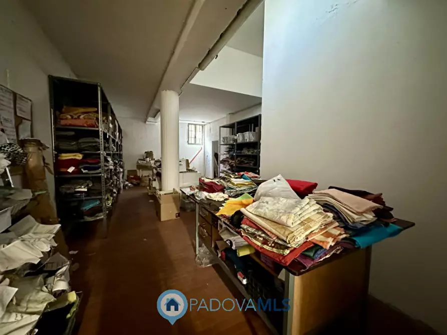 Immagine 10 di Negozio in vendita  in via pontevigodarzere, 111 a Padova