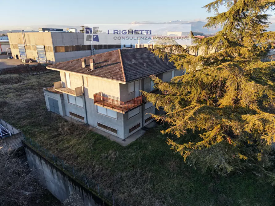 Immagine 1 di Laboratorio in vendita  in Via Dell'Artigianato a Bussolengo