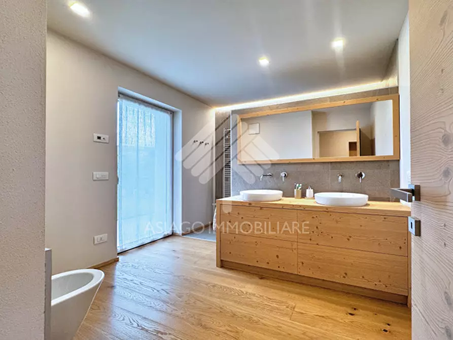 Immagine 35 di Villa in vendita  in Via Berga a Asiago