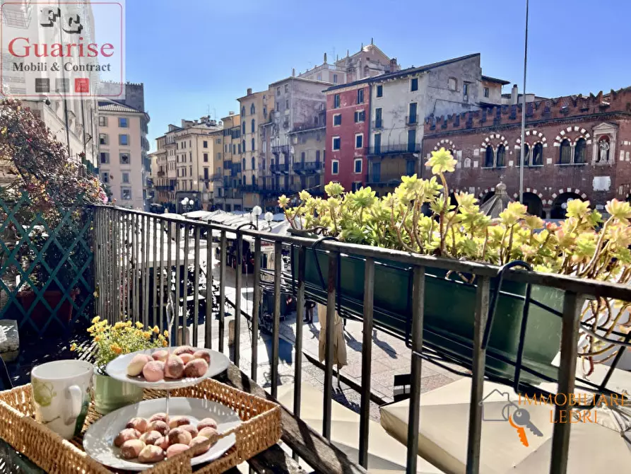 Immagine 1 di Appartamento in vendita  in Piazza delle Erbe a Verona
