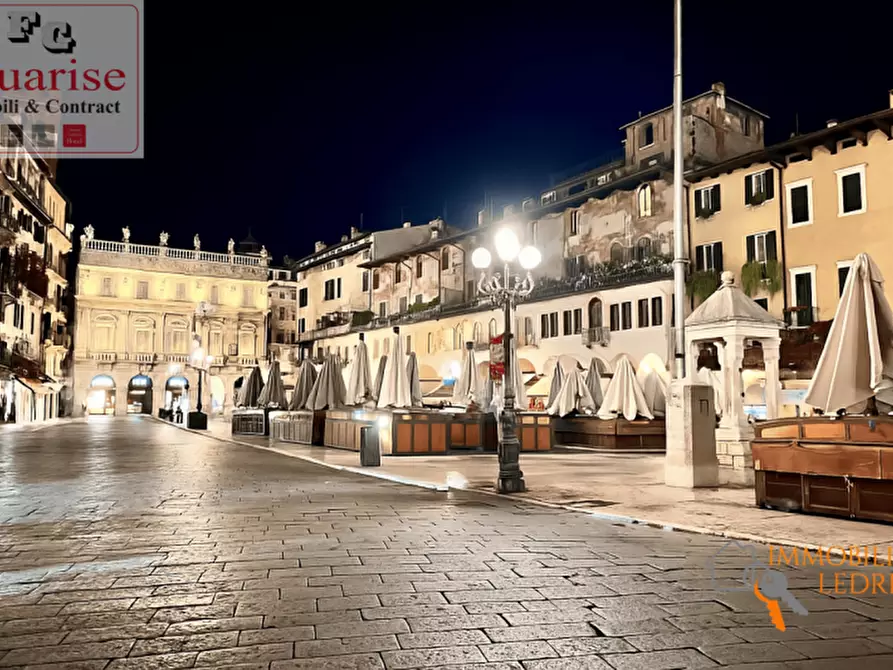 Immagine 2 di Appartamento in vendita  in Piazza delle Erbe a Verona