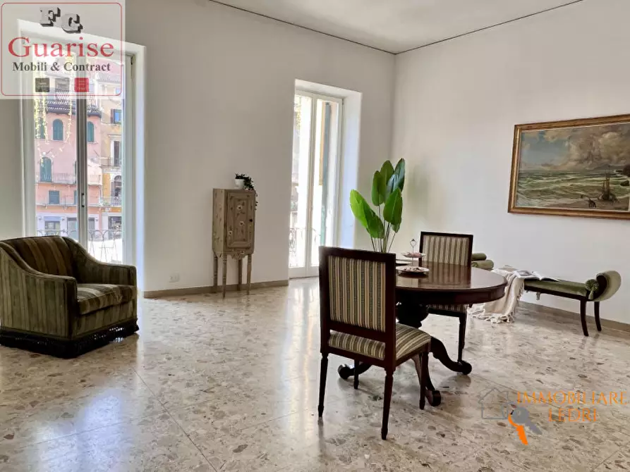 Immagine 3 di Appartamento in vendita  in Piazza delle Erbe a Verona