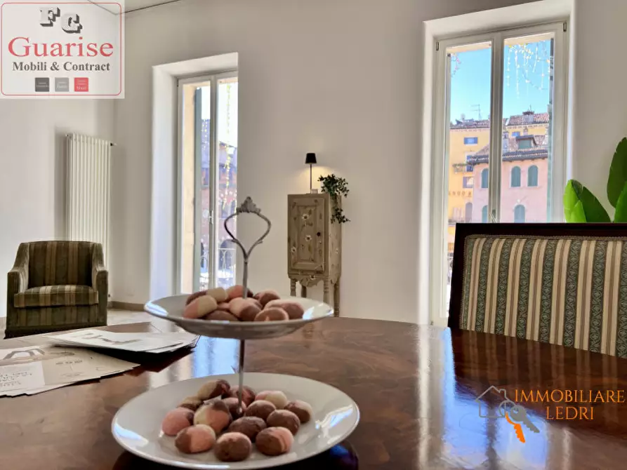 Immagine 4 di Appartamento in vendita  in Piazza delle Erbe a Verona