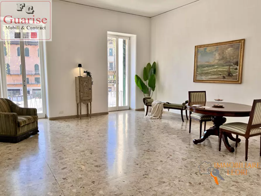 Immagine 7 di Appartamento in vendita  in Piazza delle Erbe a Verona