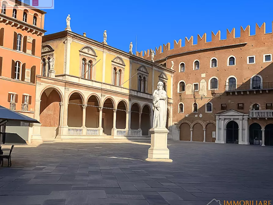 Immagine 15 di Appartamento in vendita  in Piazza delle Erbe a Verona
