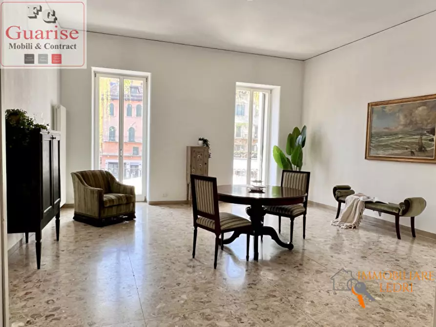 Immagine 16 di Appartamento in vendita  in Piazza delle Erbe a Verona