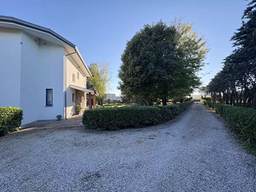 Immagine 2 di Casa indipendente in vendita  in Via Manzano 201 a Udine