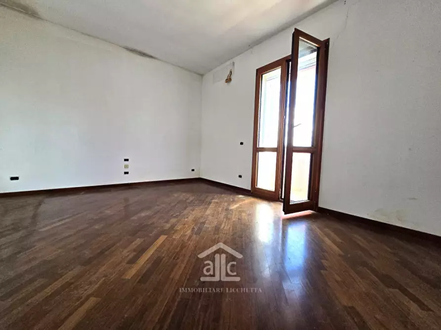 Immagine 34 di Villa in vendita  in Via Carlo Poerio 10 a Cavallino