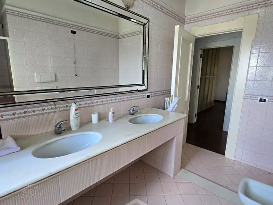 Immagine 36 di Villa in vendita  in Via Carlo Poerio 10 a Cavallino