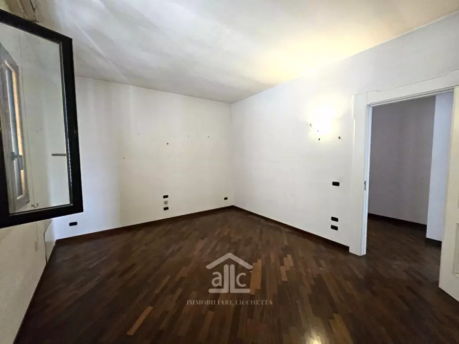 Immagine 38 di Villa in vendita  in Via Carlo Poerio 10 a Cavallino