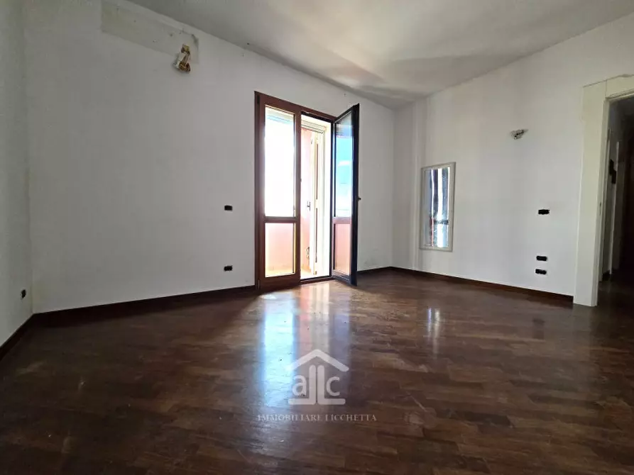 Immagine 45 di Villa in vendita  in Via Carlo Poerio 10 a Cavallino