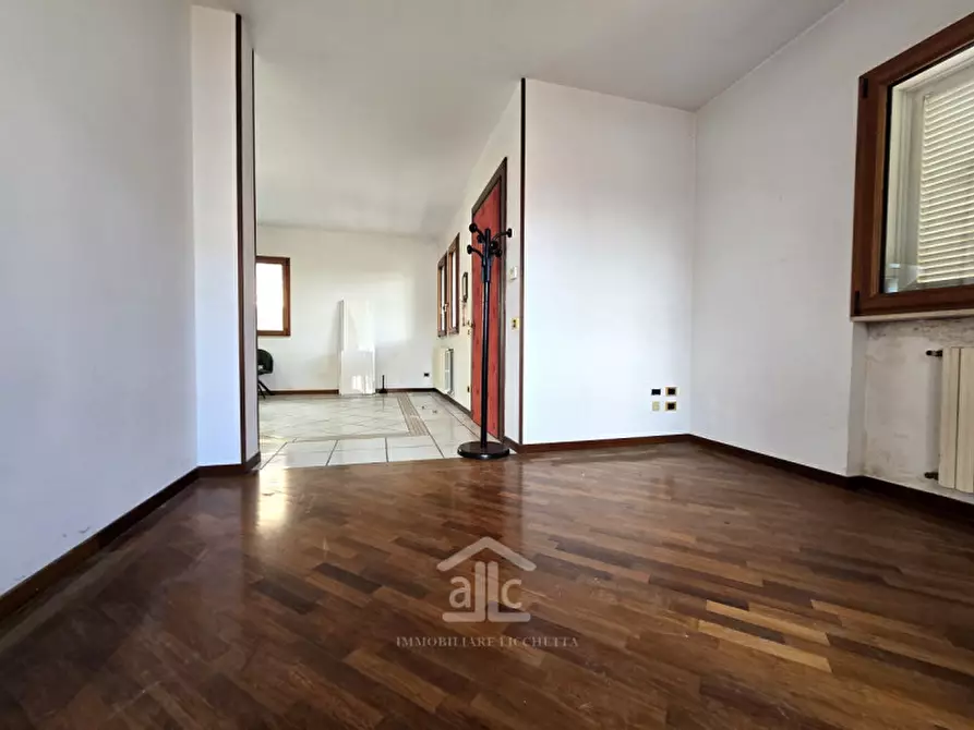 Immagine 51 di Villa in vendita  in Via Carlo Poerio 10 a Cavallino