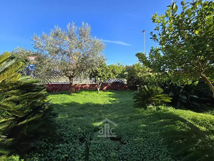 Immagine 52 di Villa in vendita  in Via Carlo Poerio 10 a Cavallino