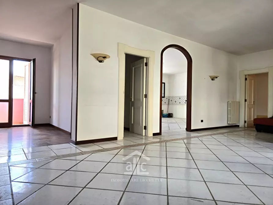 Immagine 54 di Villa in vendita  in Via Carlo Poerio 10 a Cavallino