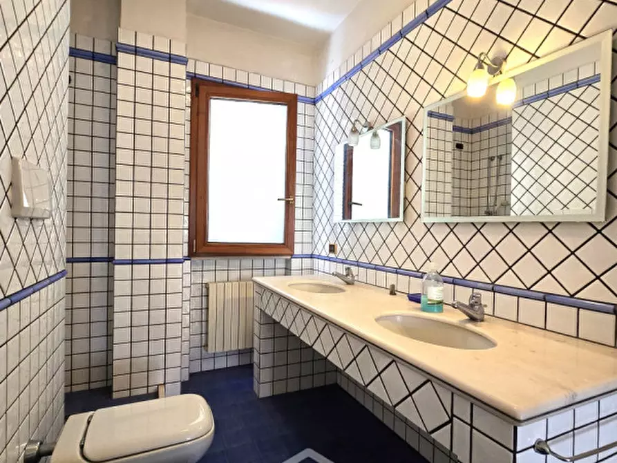 Immagine 57 di Villa in vendita  in Via Carlo Poerio 10 a Cavallino