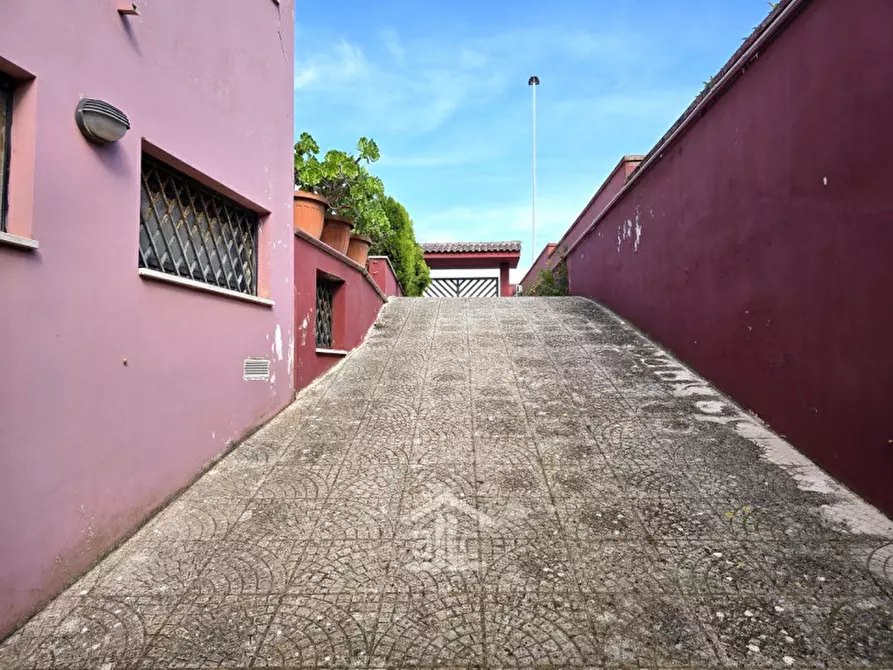 Immagine 72 di Villa in vendita  in Via Carlo Poerio 10 a Cavallino