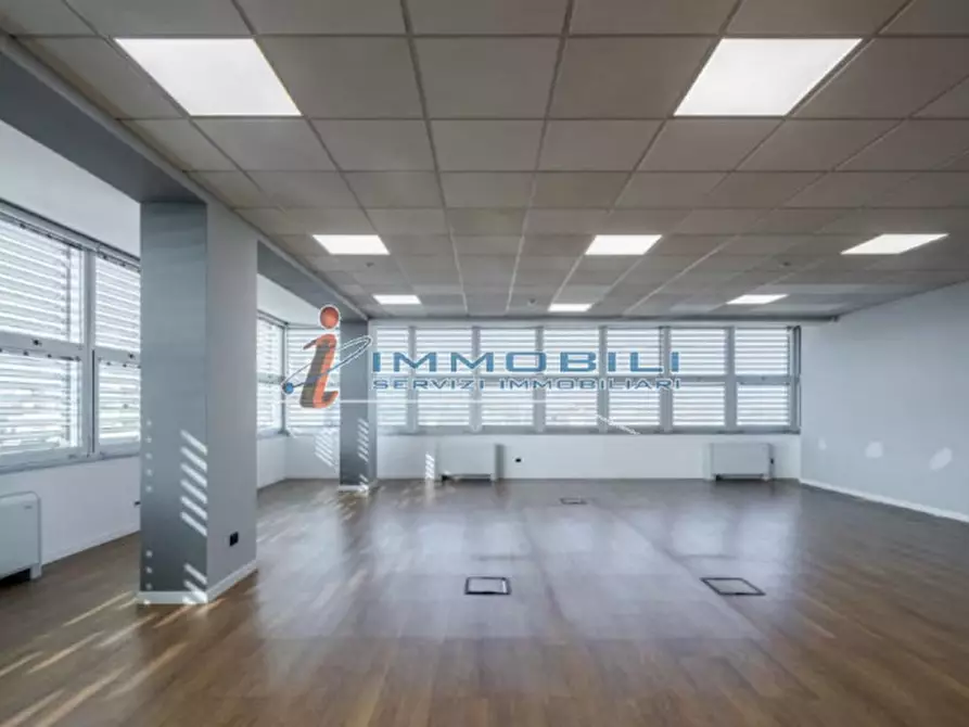Immagine 2 di Ufficio in affitto  in VIA GROSIO a Milano