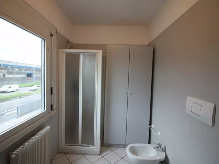 Immagine 14 di Ufficio in affitto  in Viale della Scienza a Vicenza