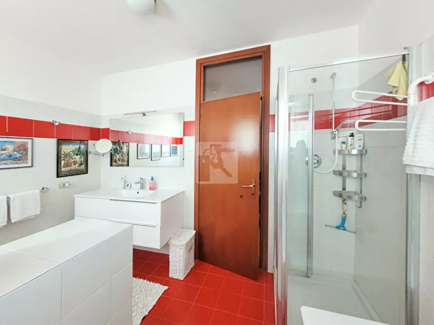 Immagine 23 di Appartamento in vendita  in Via delle Ginestre a Riva Del Garda