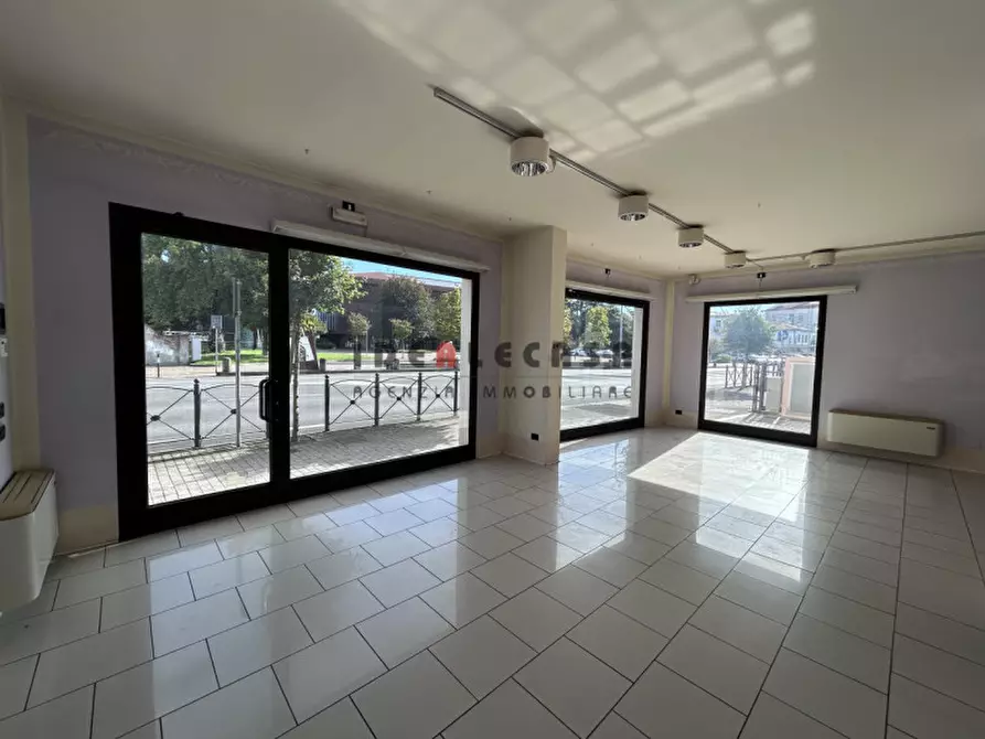 Immagine 1 di Attività commerciale in affitto  in Via Quattro Novembre a Mestrino