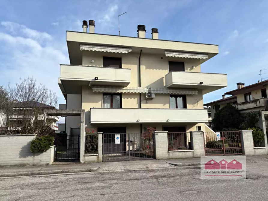 Immagine 1 di Casa quadrifamiliare in vendita  in Via Giuriato a Vicenza