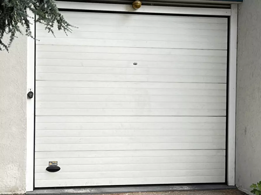 Immagine 1 di Garage in vendita  in Via la Clarina 26 a Trento