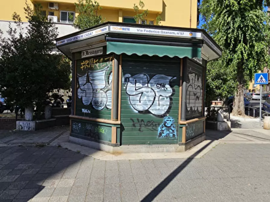 Immagine 5 di Attività commerciale in vendita  in Piazza di Donna Olimpia a Roma