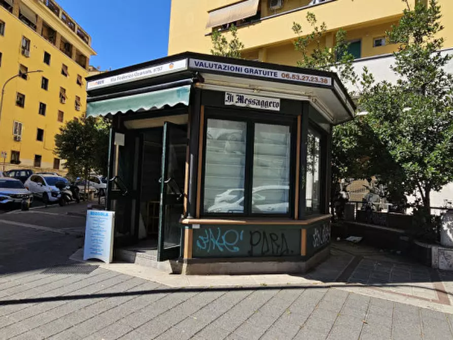 Immagine 9 di Attività commerciale in vendita  in Piazza di Donna Olimpia a Roma