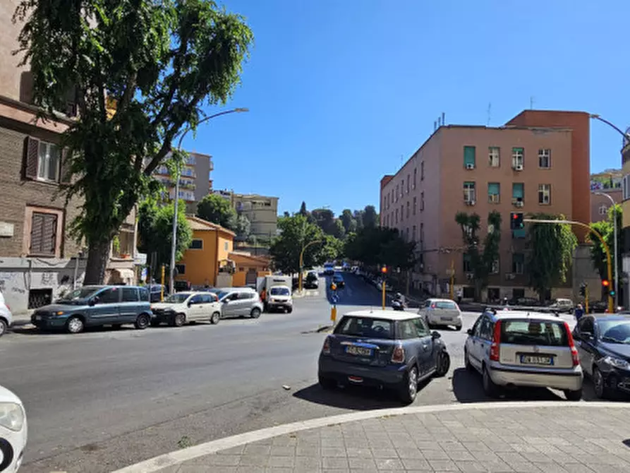 Immagine 24 di Attività commerciale in vendita  in Piazza di Donna Olimpia a Roma