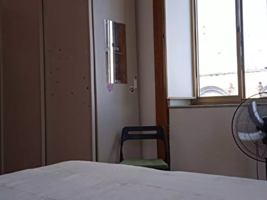 Immagine 1 di Camera in affitto  in Via Carbonara 71 a Napoli