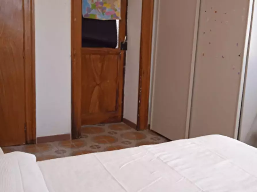 Immagine 3 di Camera in affitto  in Via Carbonara 71 a Napoli