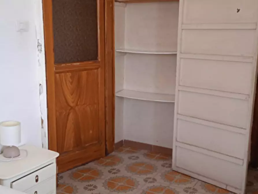 Immagine 5 di Camera in affitto  in Via Carbonara 71 a Napoli