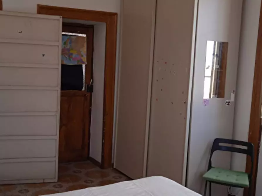 Immagine 6 di Camera in affitto  in Via Carbonara 71 a Napoli